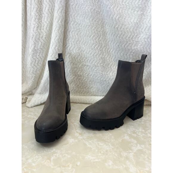 Mia Grey Pull On Chunky Lug Sole Platform Heeled Chelsea Boots Womens 10 US New - Picture 1 of 13